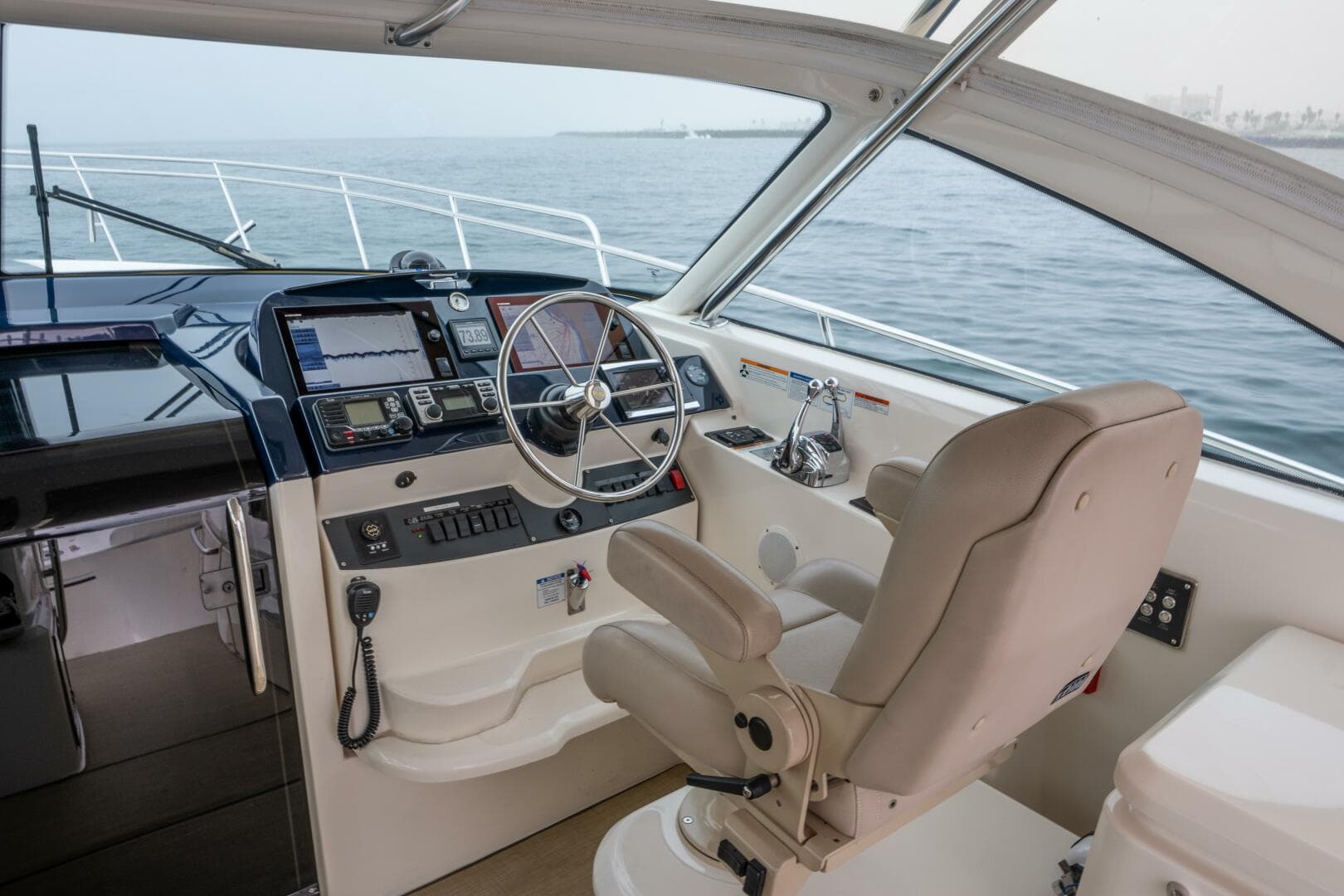 2015 Tiara Yachts 4300 Open — photo 2
