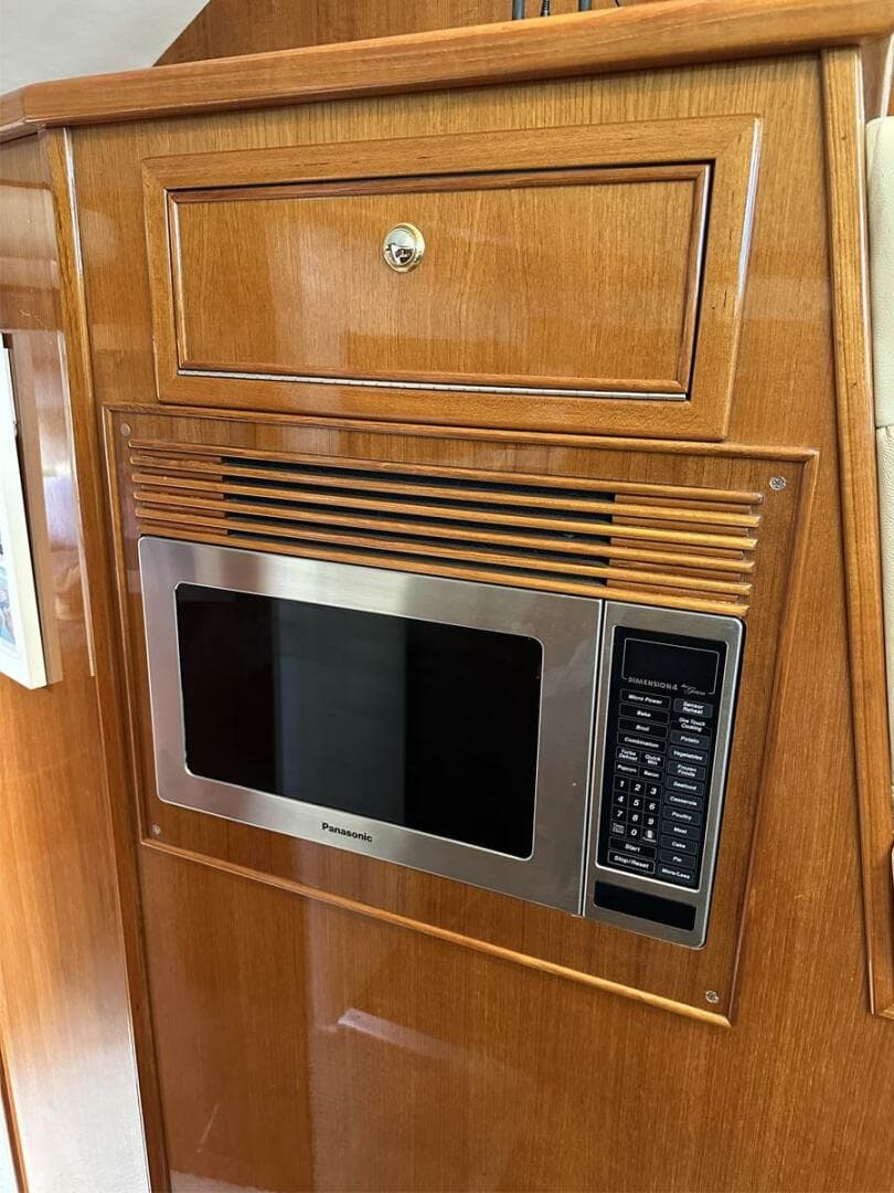 2004 Riviera 40 Sportfish — photo 31