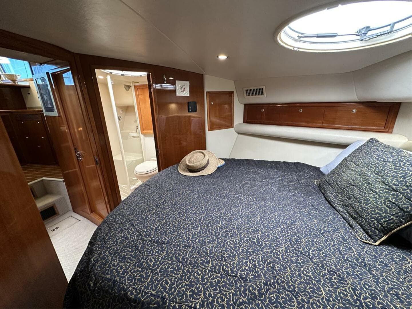 2004 Riviera 40 Sportfish — photo 35