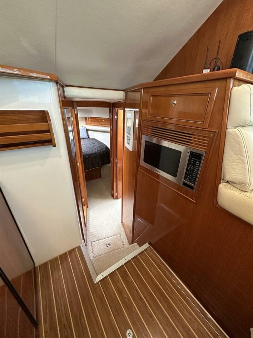 2004 Riviera 40 Sportfish — photo 32