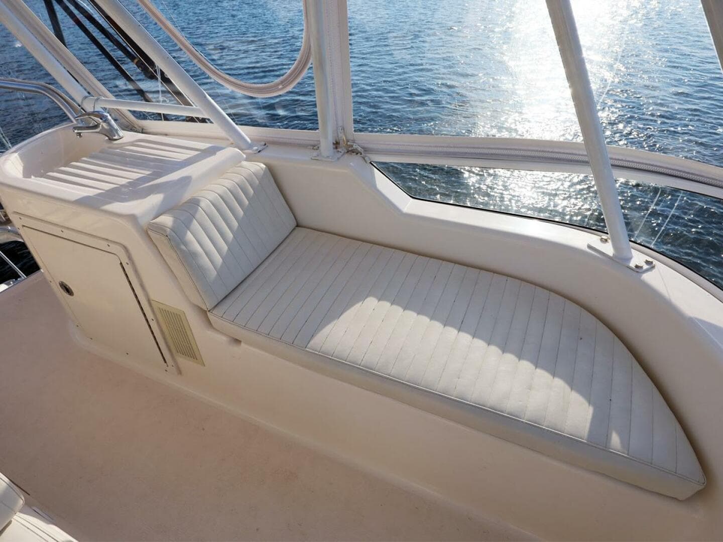 2004 Riviera 40 Sportfish — photo 9