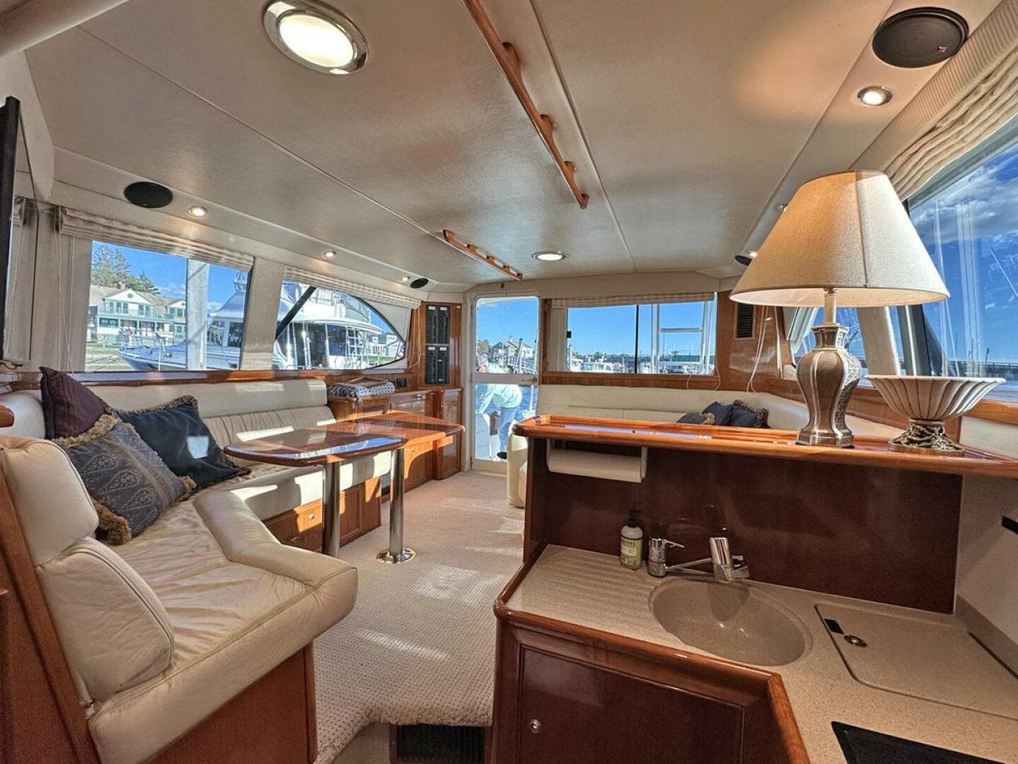 2004 Riviera 40 Sportfish — photo 23