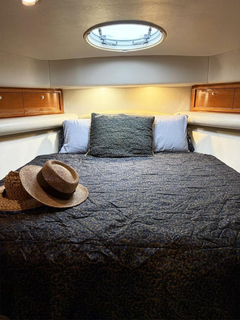 2004 Riviera 40 Sportfish — photo 34