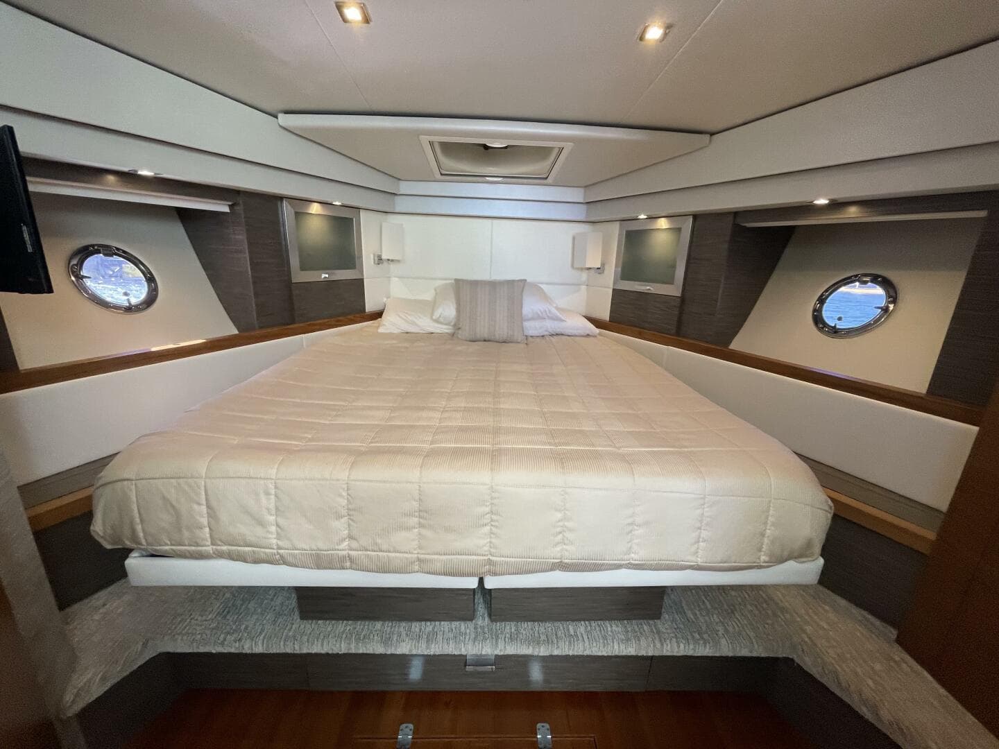 2020 Tiara Yachts C53 Coupe — photo 16