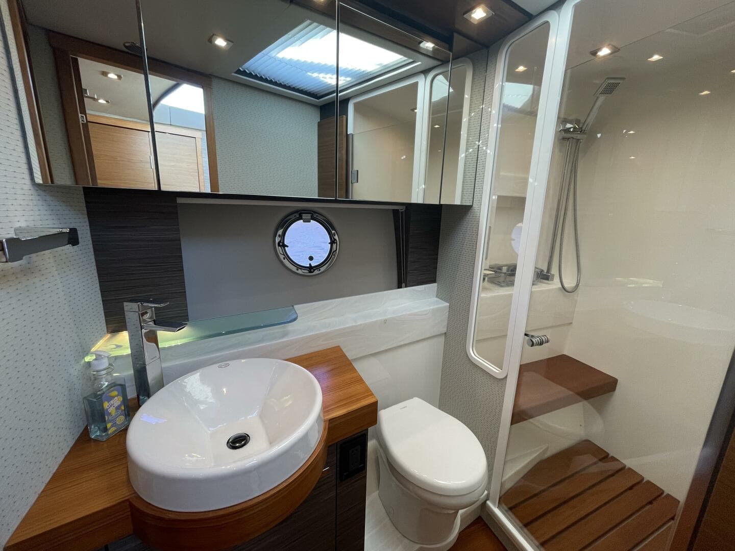 2020 Tiara Yachts C53 Coupe — photo 17