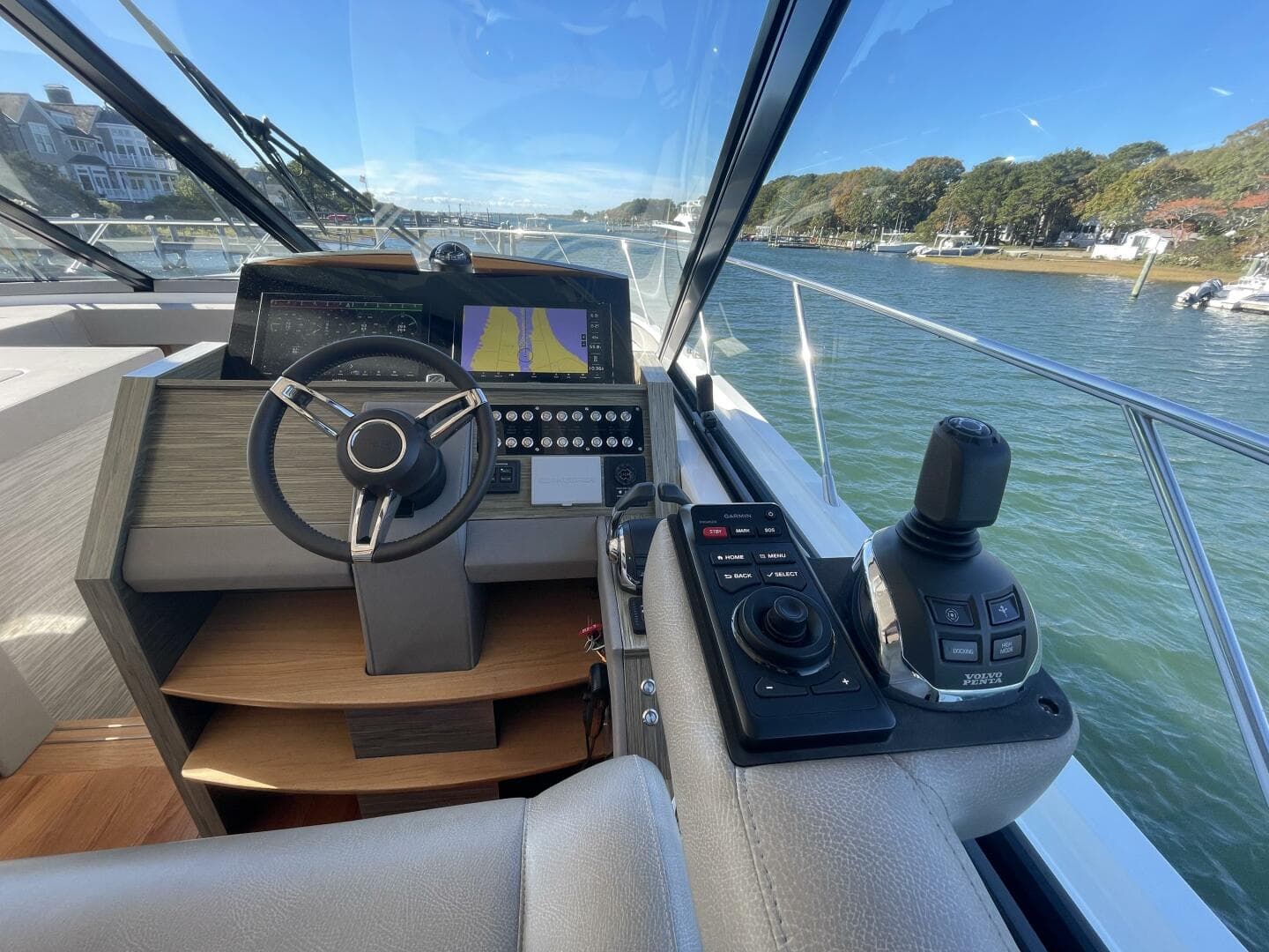 2020 Tiara Yachts C53 Coupe — photo 14