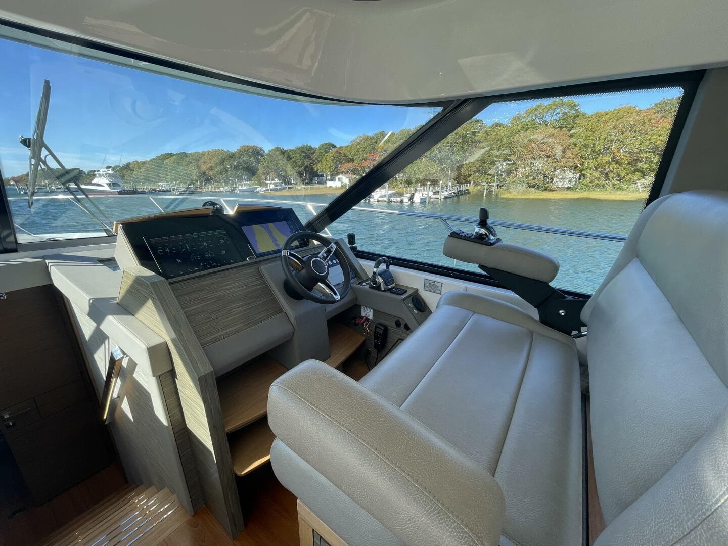 2020 Tiara Yachts C53 Coupe — photo 13