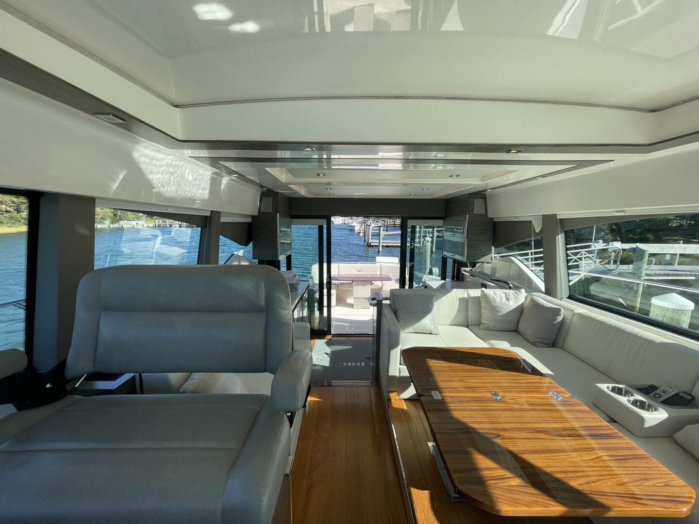 2020 Tiara Yachts C53 Coupe — photo 24