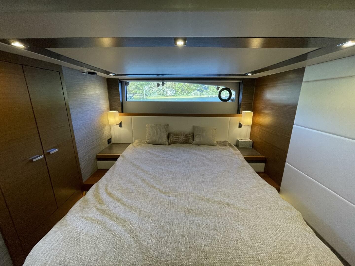 2020 Tiara Yachts C53 Coupe — photo 21