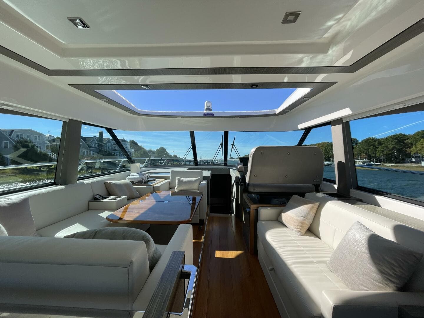 2020 Tiara Yachts C53 Coupe — photo 11