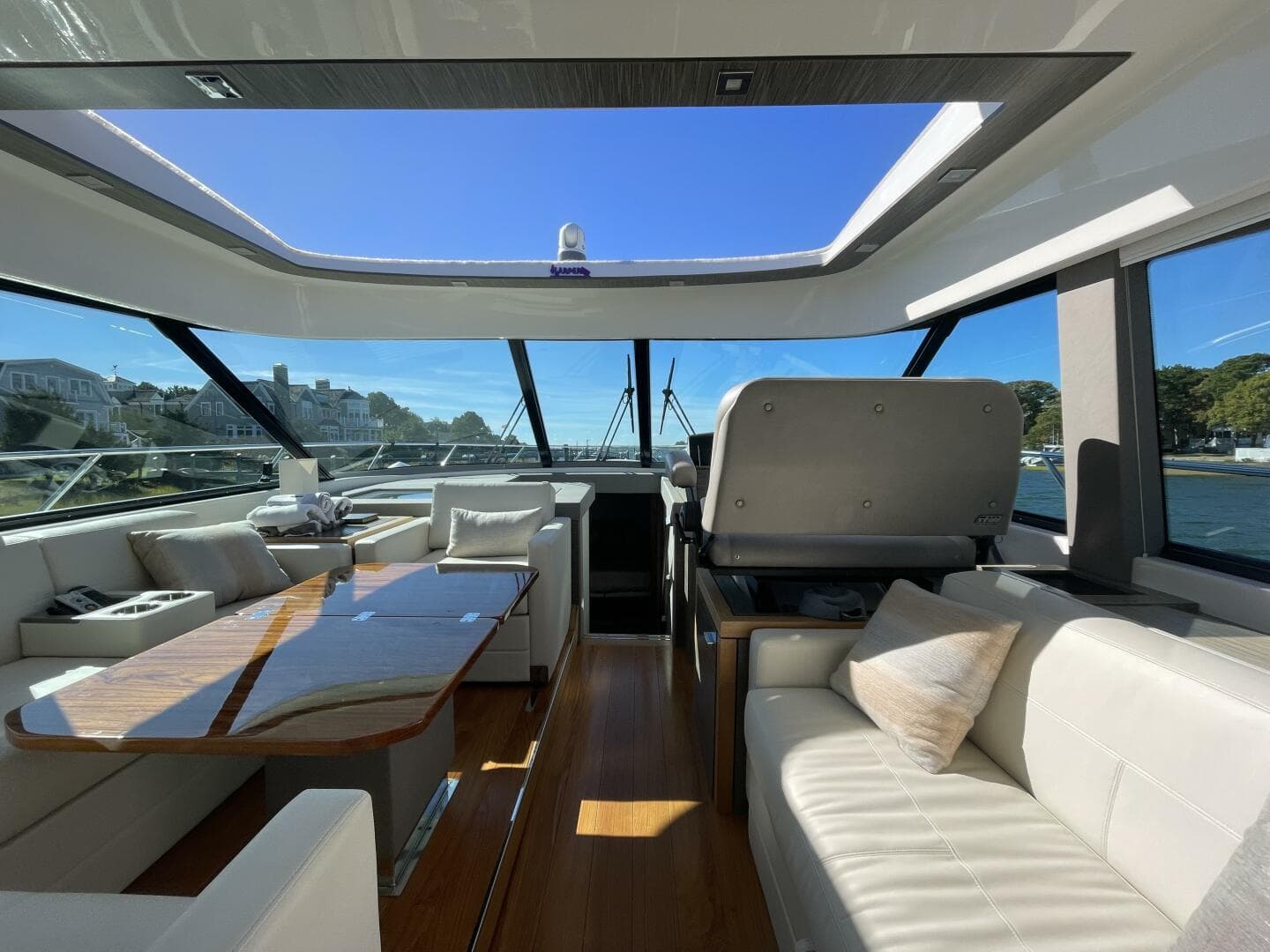 2020 Tiara Yachts C53 Coupe — photo 10