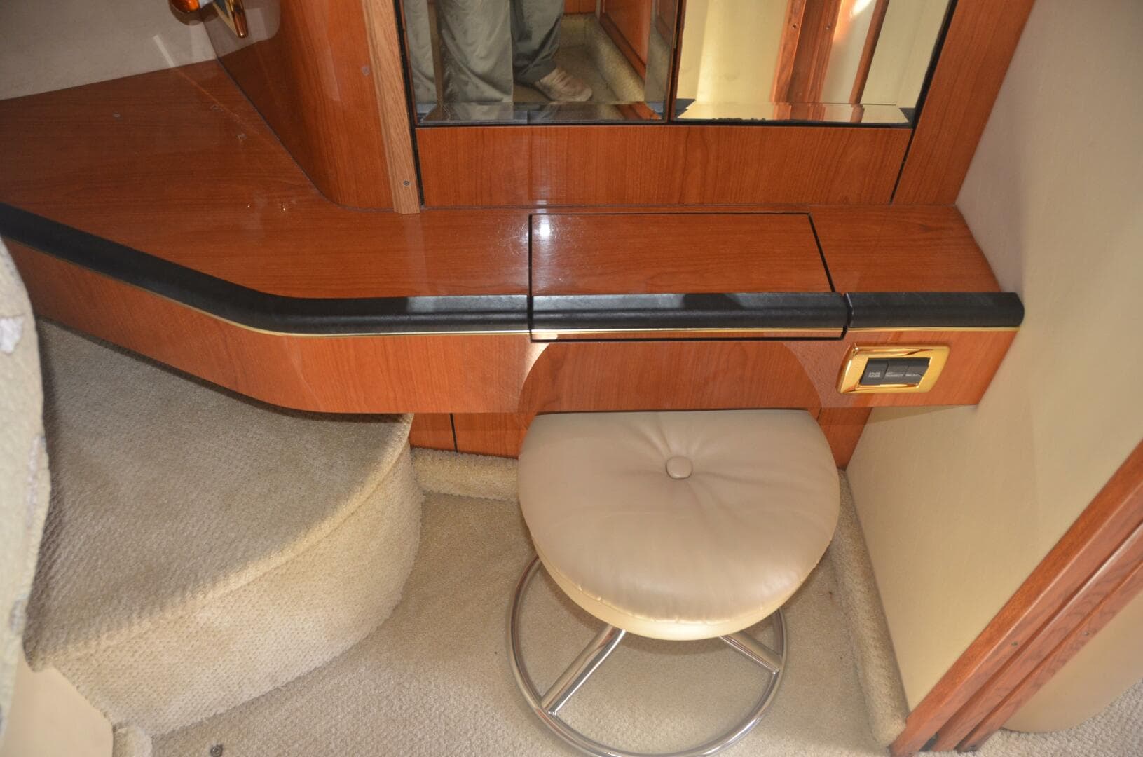 2001 Sea Ray 460 Sundancer — photo 51