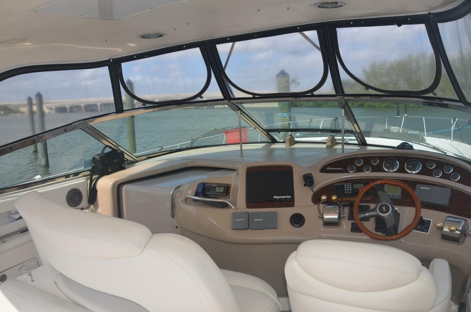 2001 Sea Ray 460 Sundancer — photo 12