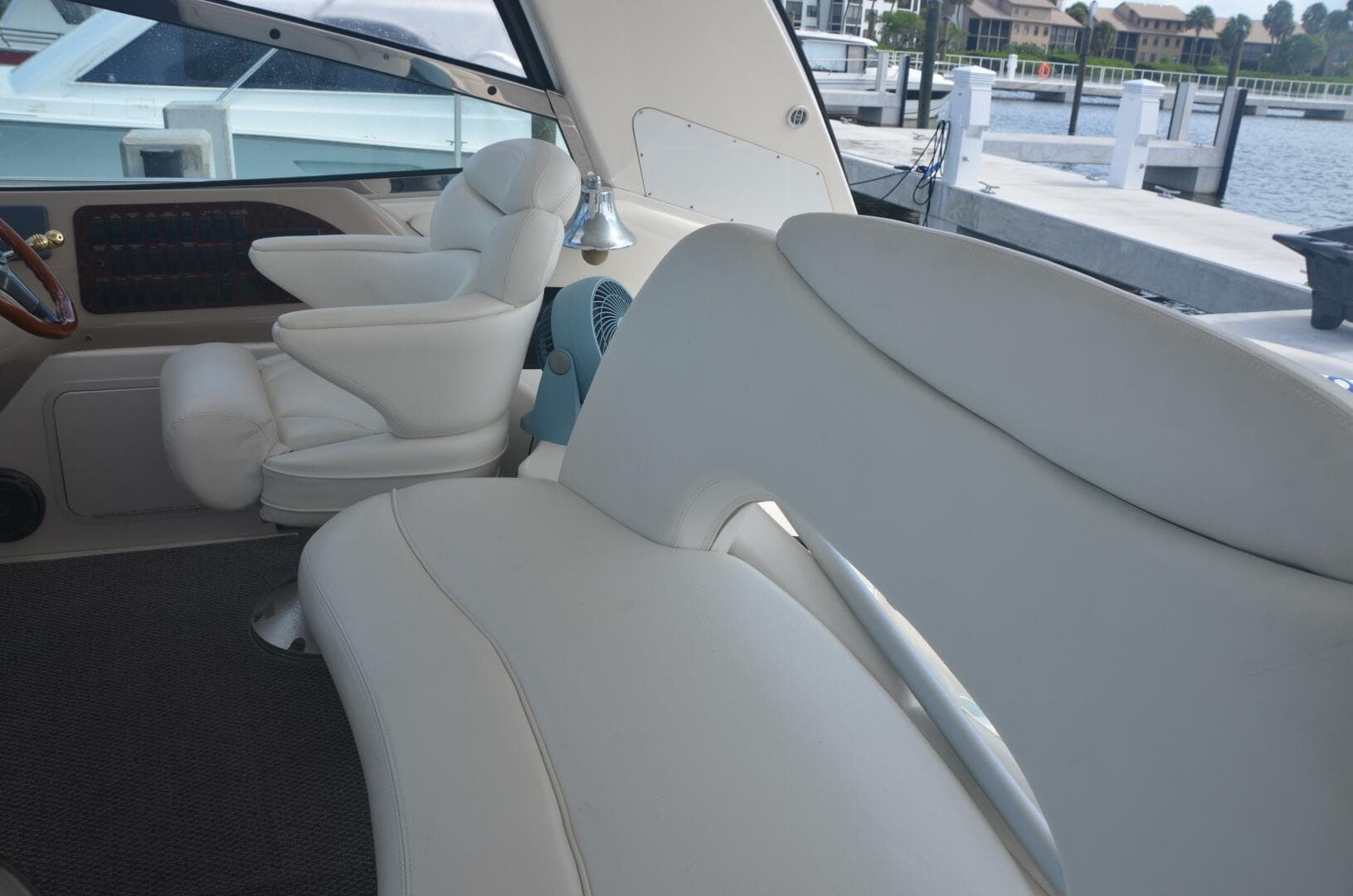 2001 Sea Ray 460 Sundancer — photo 24