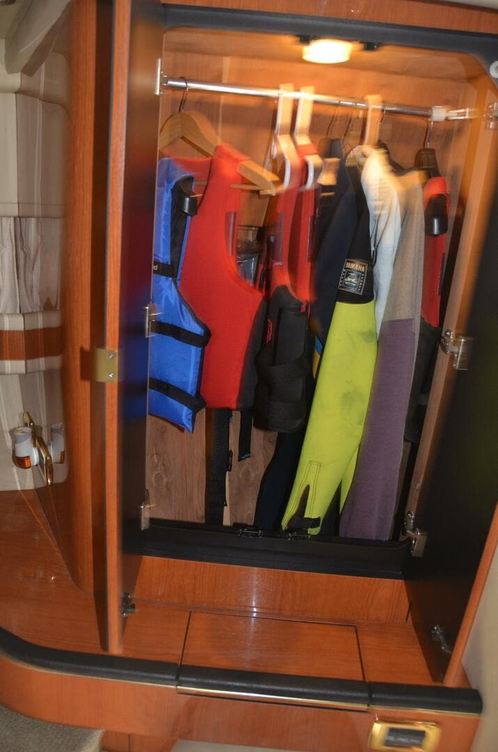 2001 Sea Ray 460 Sundancer — photo 53