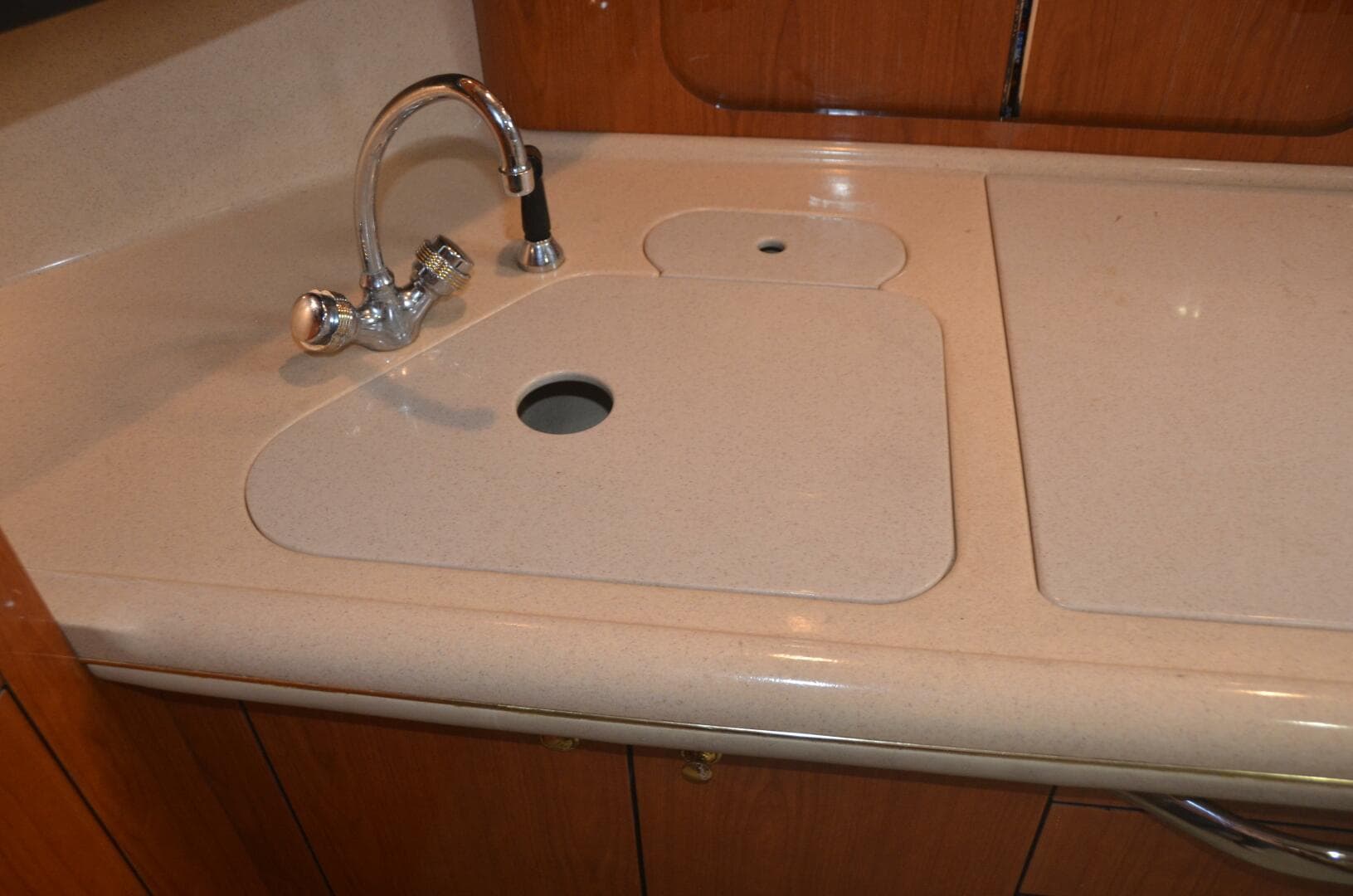 2001 Sea Ray 460 Sundancer — photo 45