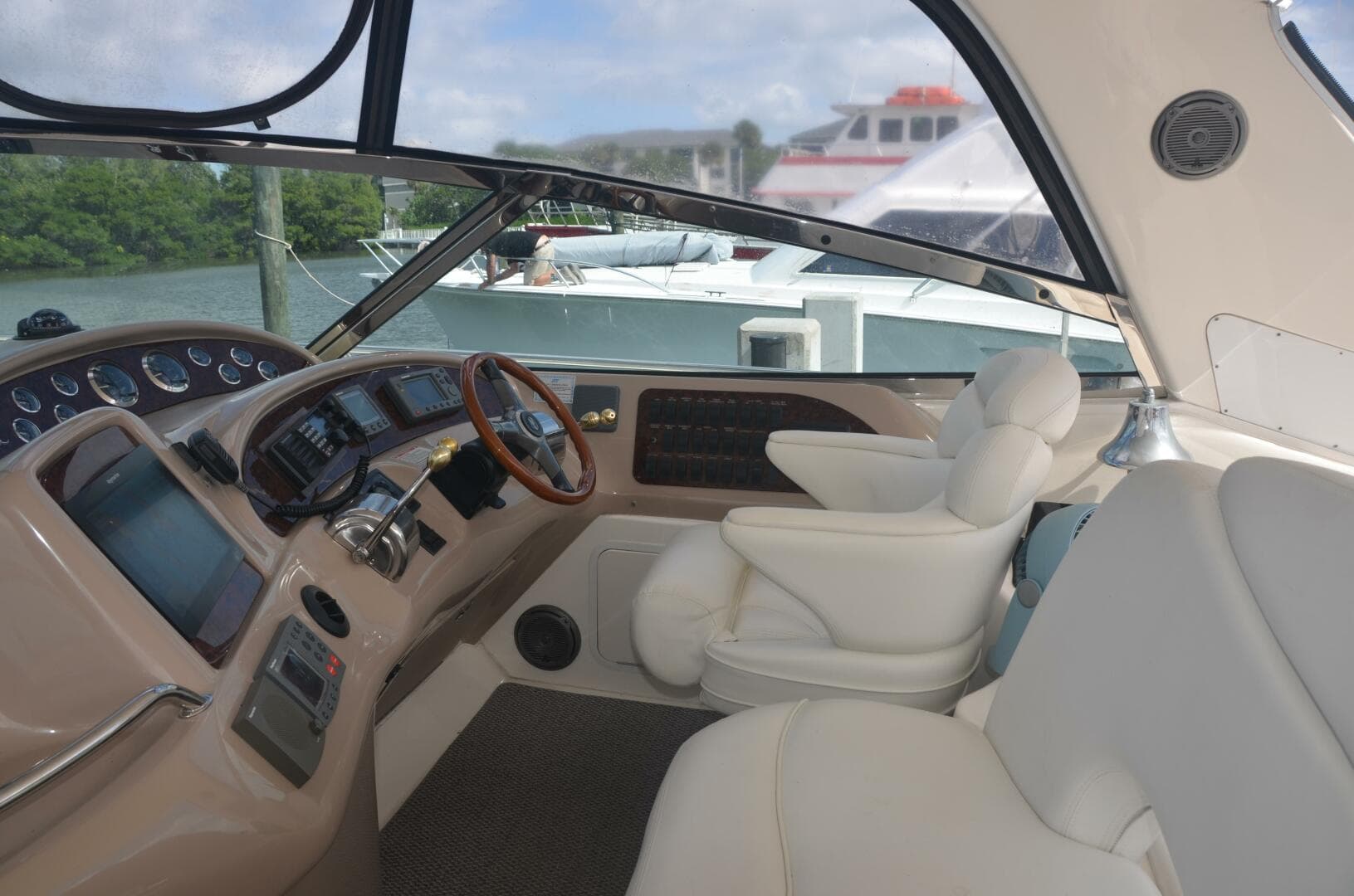 2001 Sea Ray 460 Sundancer — photo 14