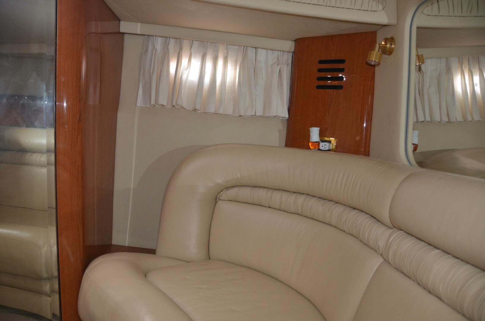 2001 Sea Ray 460 Sundancer — photo 36