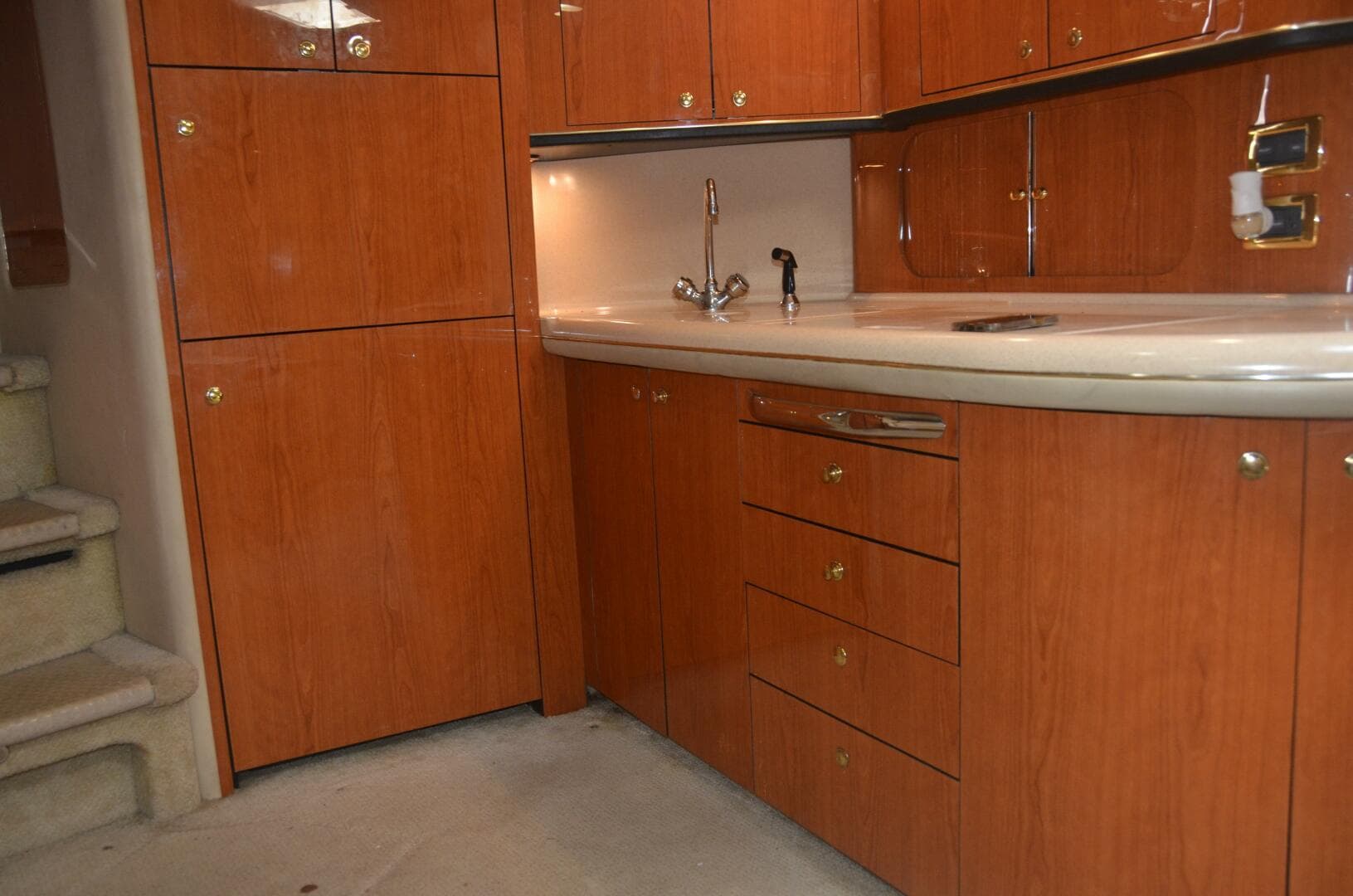 2001 Sea Ray 460 Sundancer — photo 44