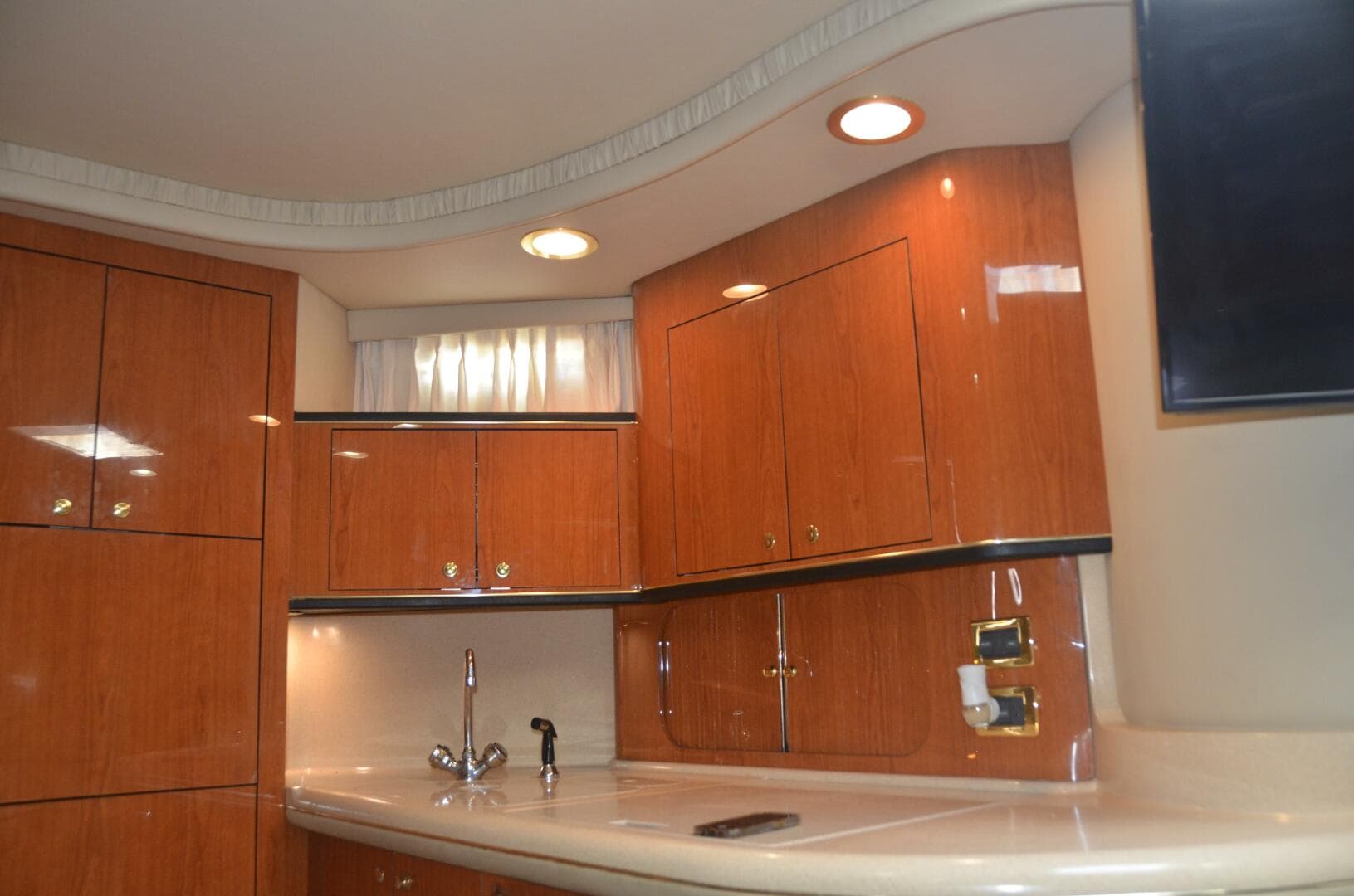 2001 Sea Ray 460 Sundancer — photo 43