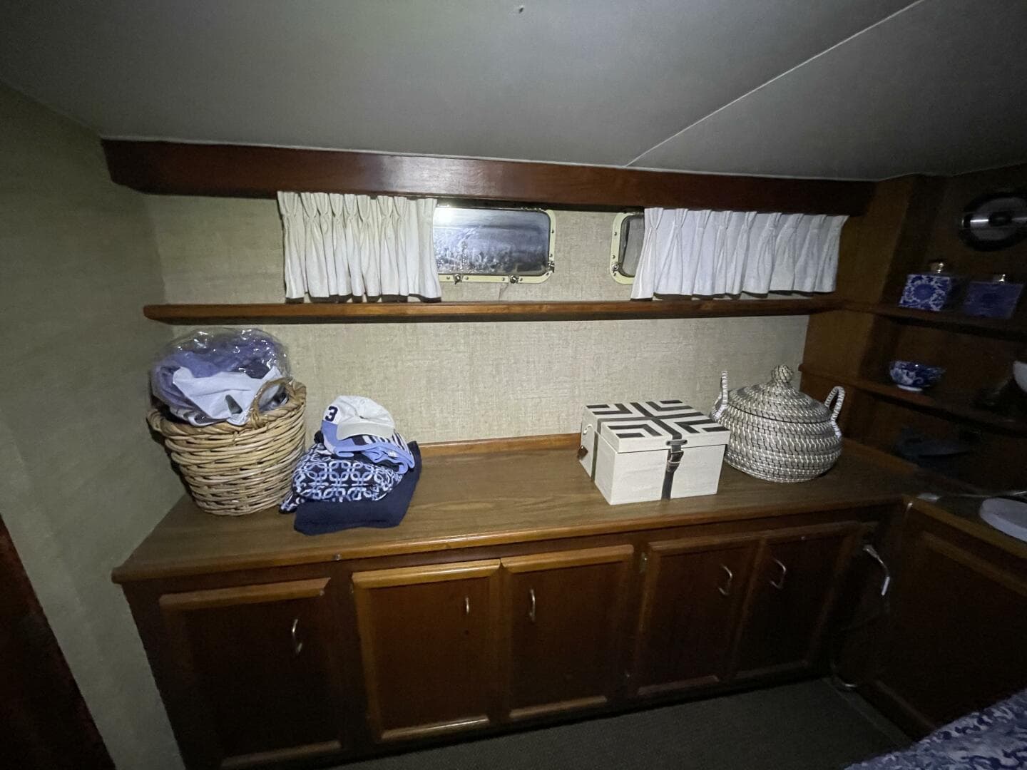 1986 Egg Harbor 40 — photo 49