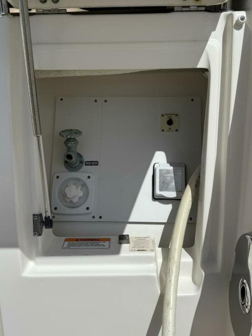 2018 Sea Ray Fly 400 — photo 16