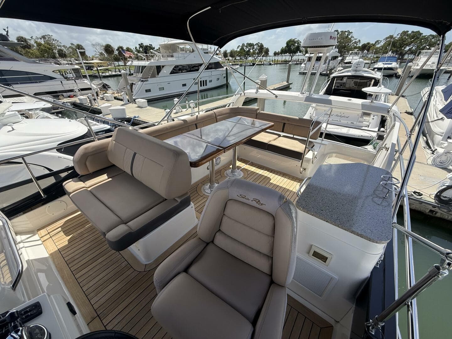 2018 Sea Ray Fly 400 — photo 21