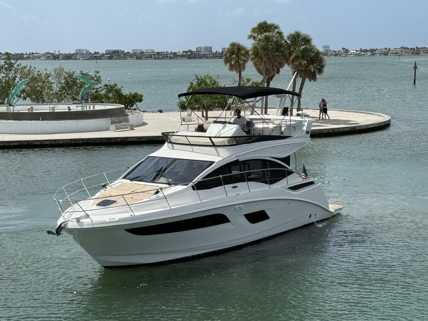 2018 Sea Ray Fly 400 — photo 2