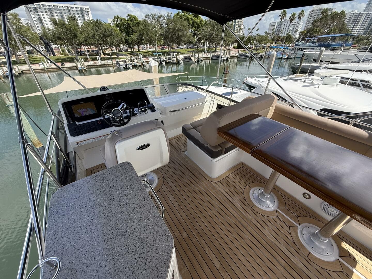 2018 Sea Ray Fly 400 — photo 20