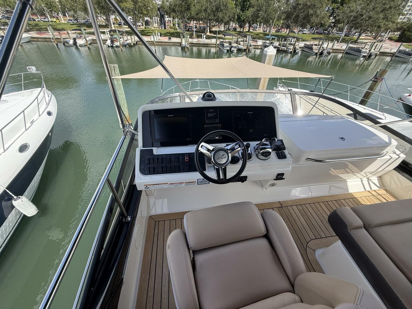 2018 Sea Ray Fly 400 — photo 23