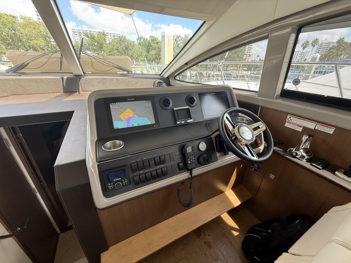 2018 Sea Ray Fly 400 — photo 35