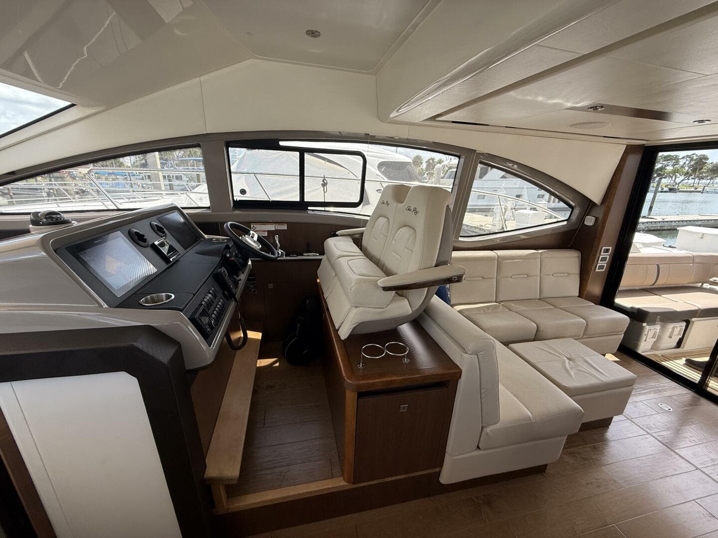 2018 Sea Ray Fly 400 — photo 34