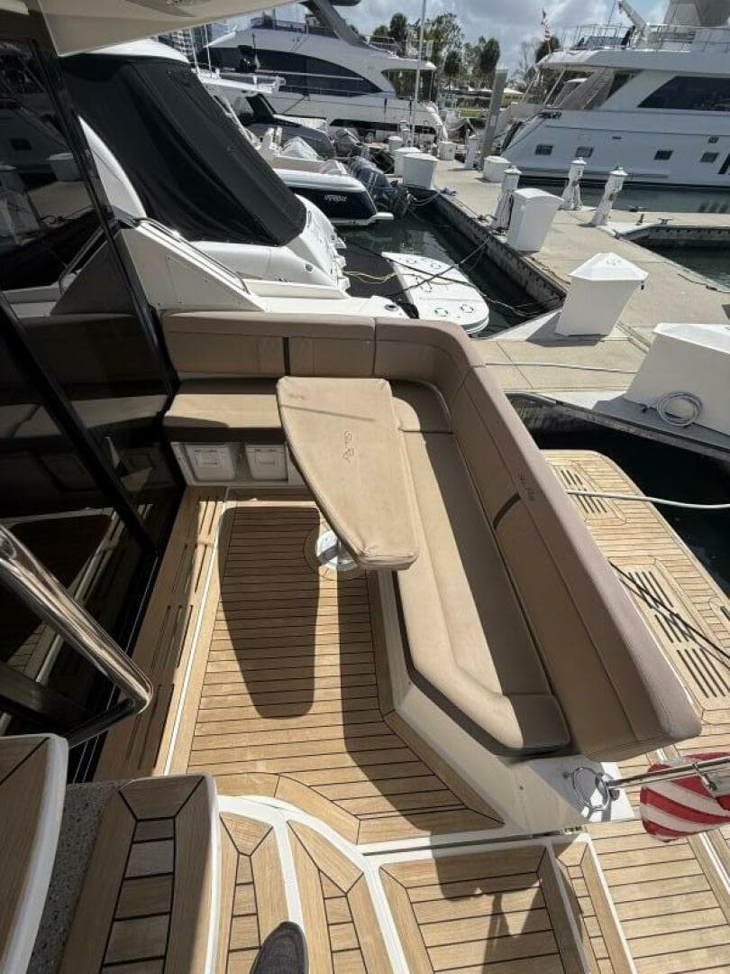 2018 Sea Ray Fly 400 — photo 19