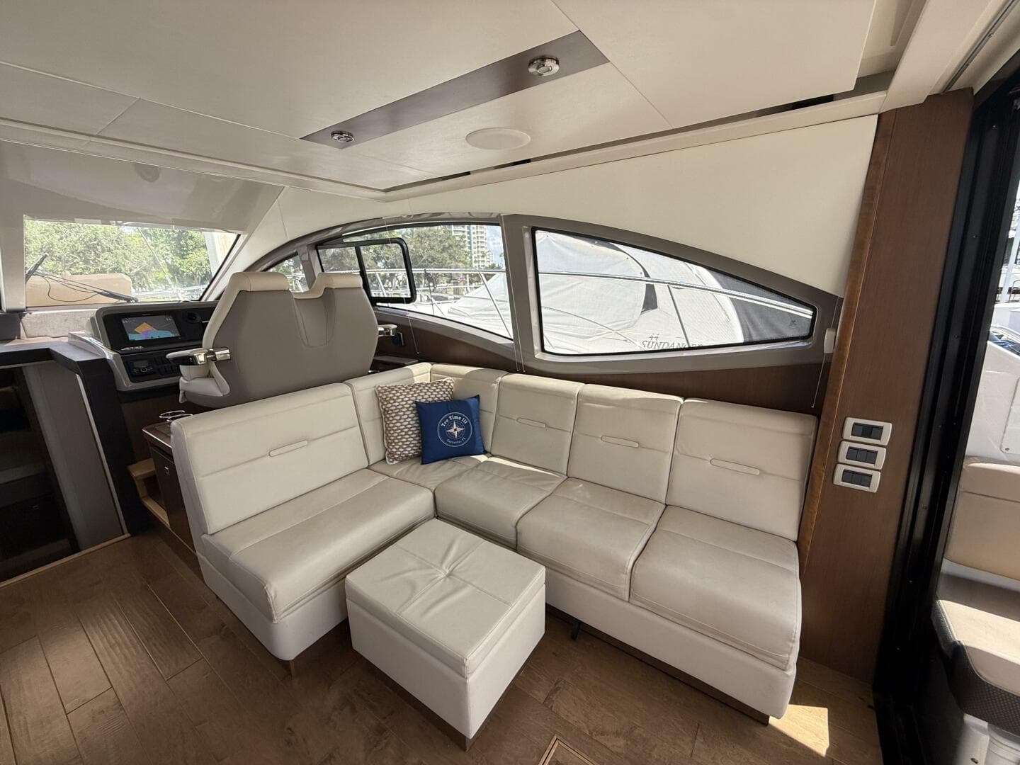 2018 Sea Ray Fly 400 — photo 32