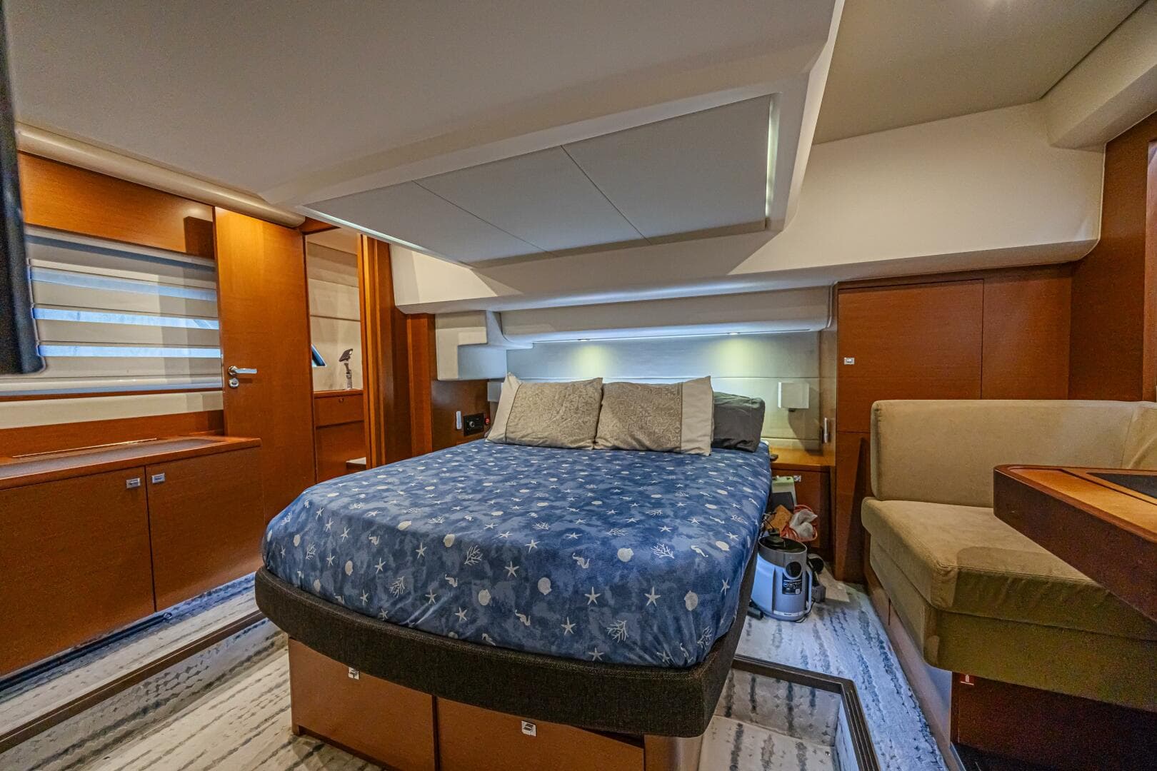 2013 Prestige 550 S — photo 26