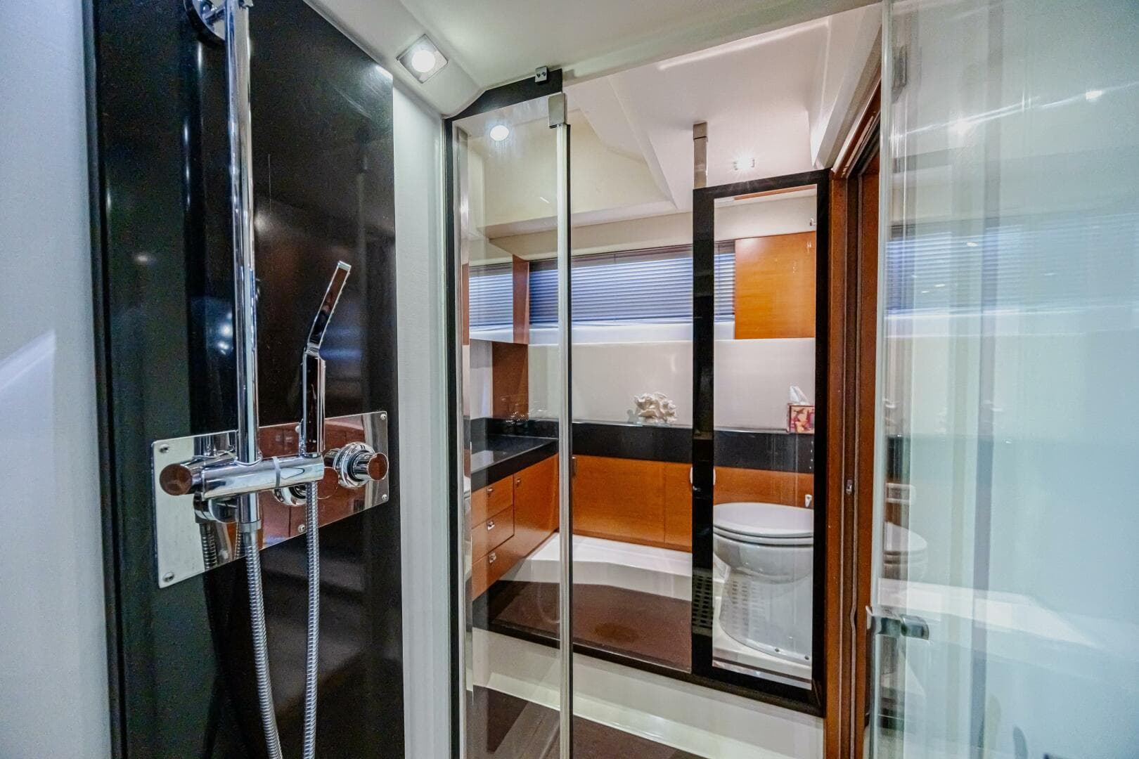 2013 Prestige 550 S — photo 27