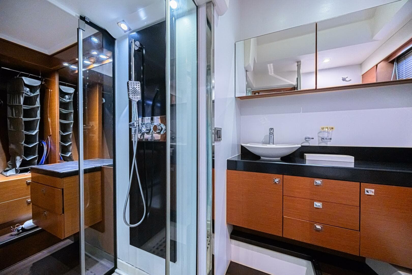 2013 Prestige 550 S — photo 28