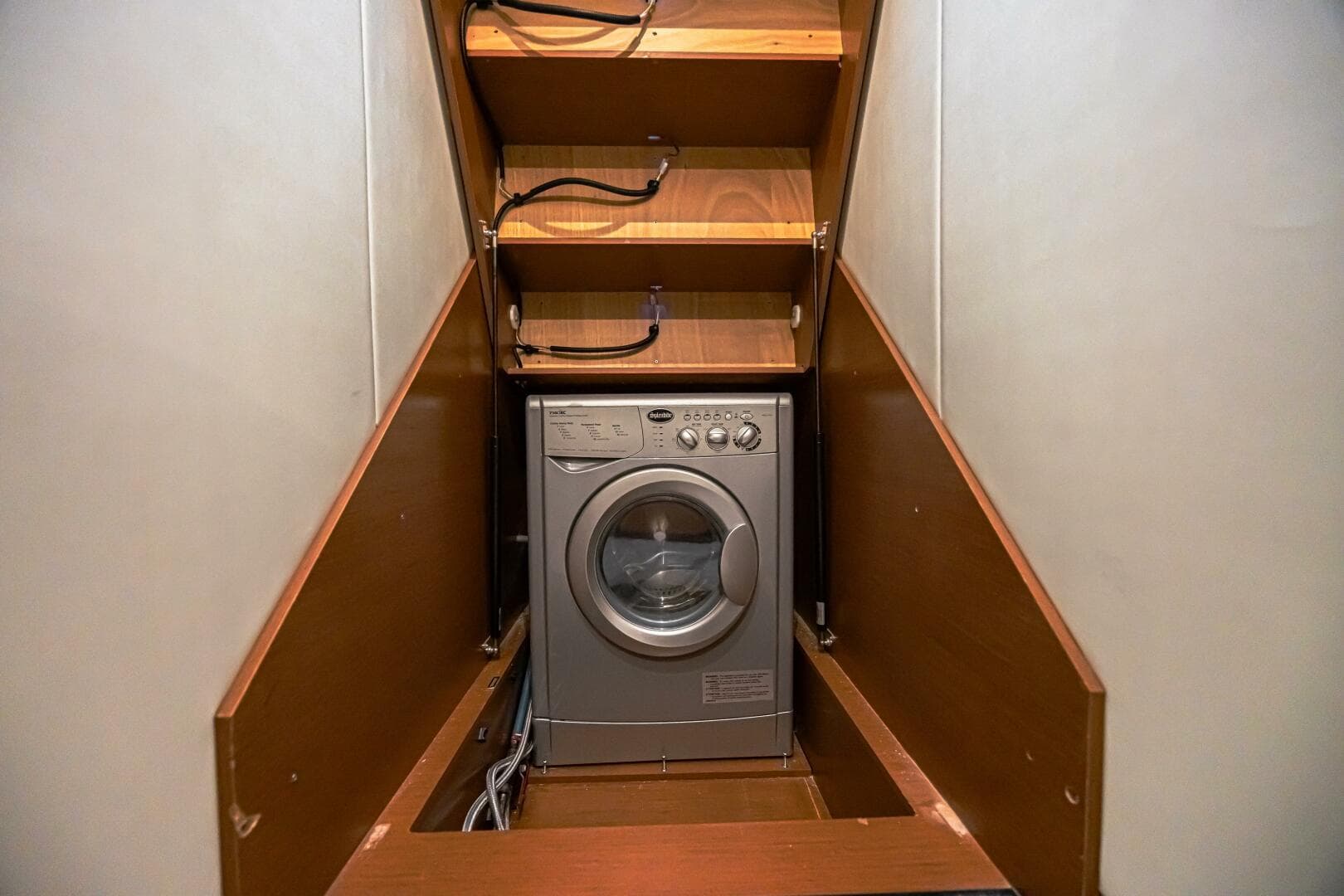 2013 Prestige 550 S — photo 38