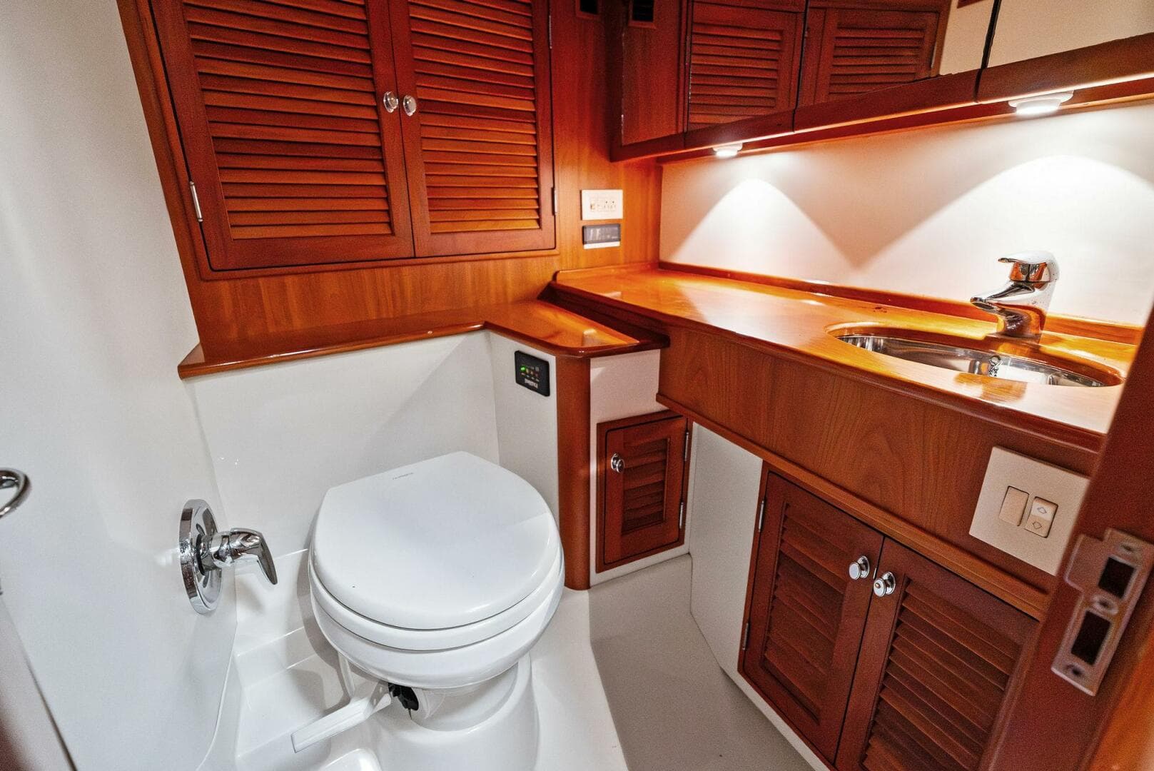 2008 Hinckley Talaria 38R Convertible — photo 38