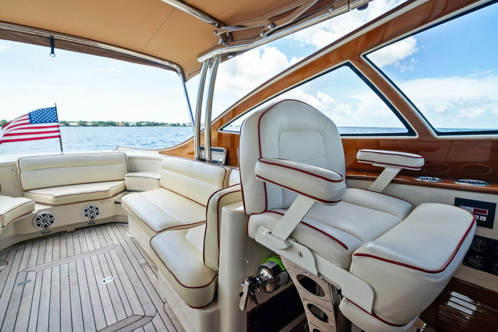 2008 Hinckley Talaria 38R Convertible — photo 19