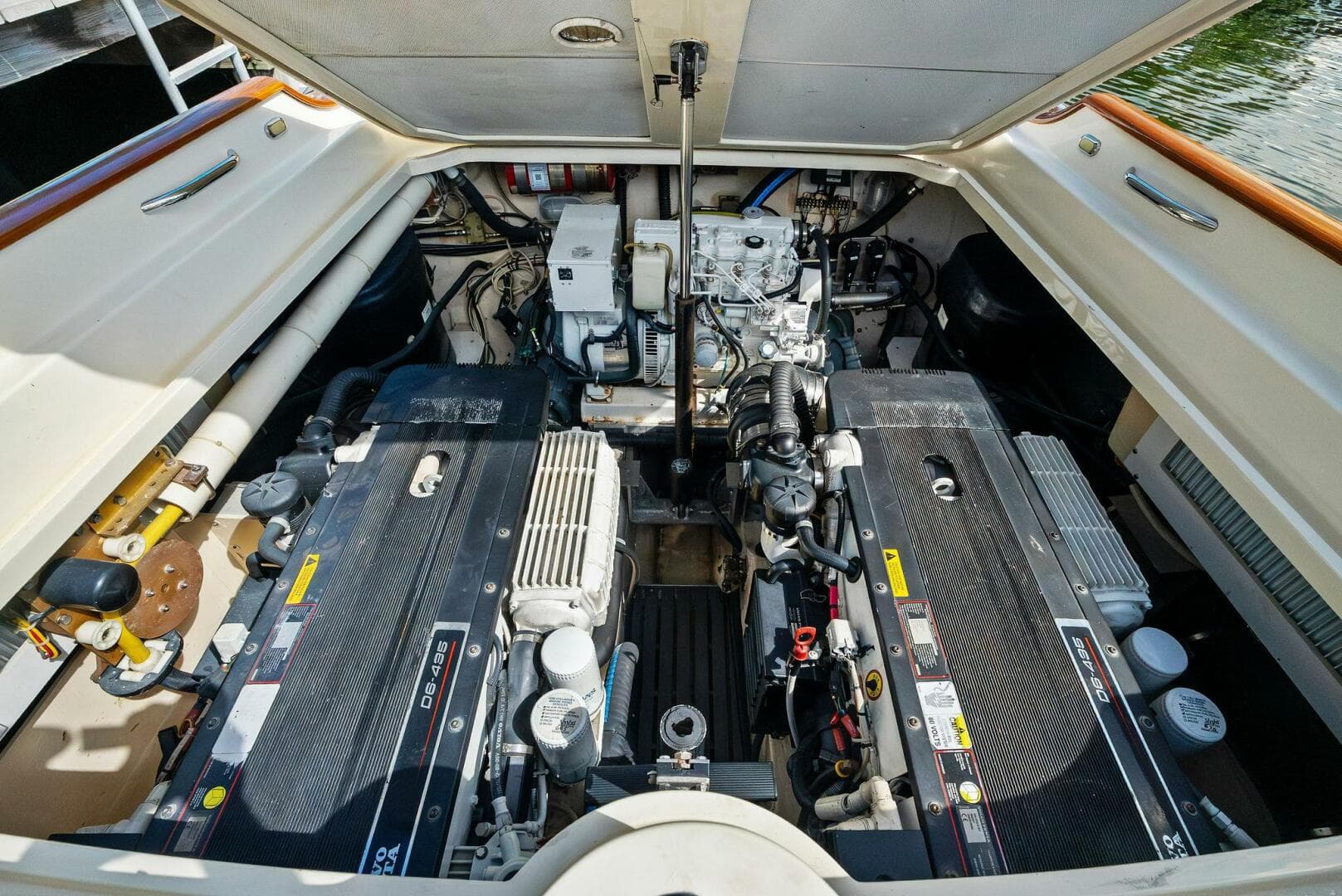 2008 Hinckley Talaria 38R Convertible — photo 40