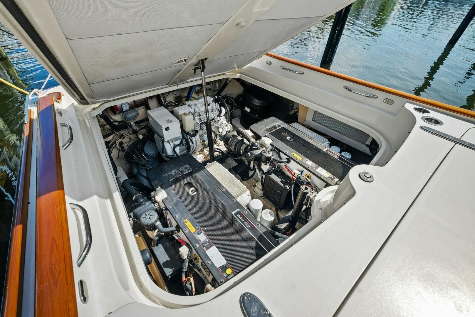 2008 Hinckley Talaria 38R Convertible — photo 41