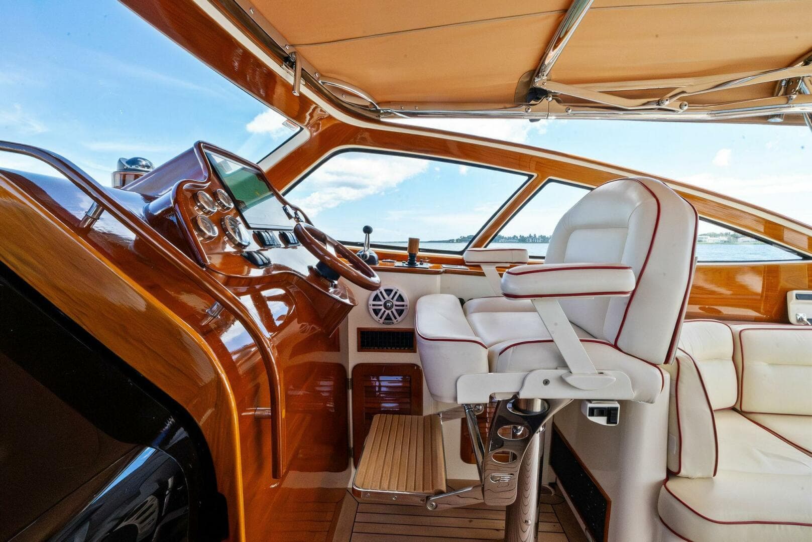 2008 Hinckley Talaria 38R Convertible — photo 14