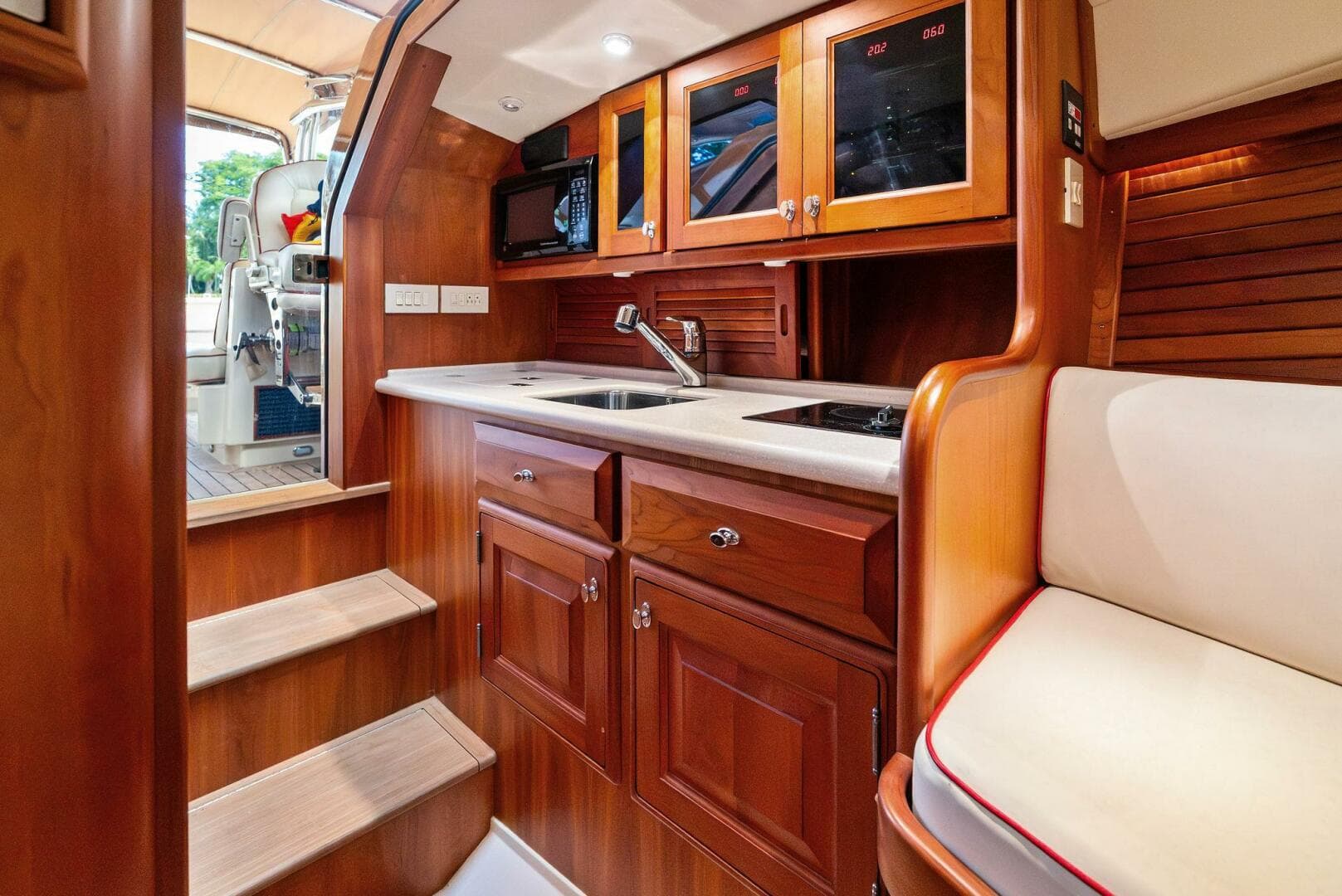 2008 Hinckley Talaria 38R Convertible — photo 30