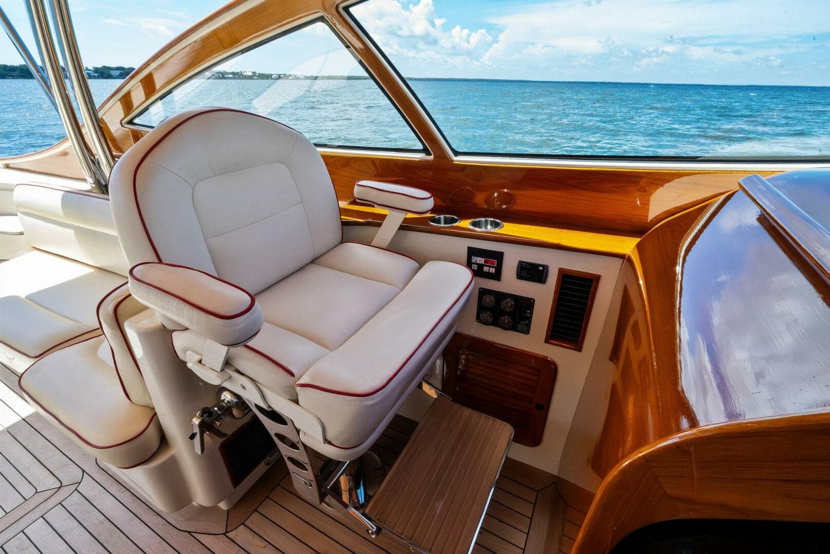 2008 Hinckley Talaria 38R Convertible — photo 18