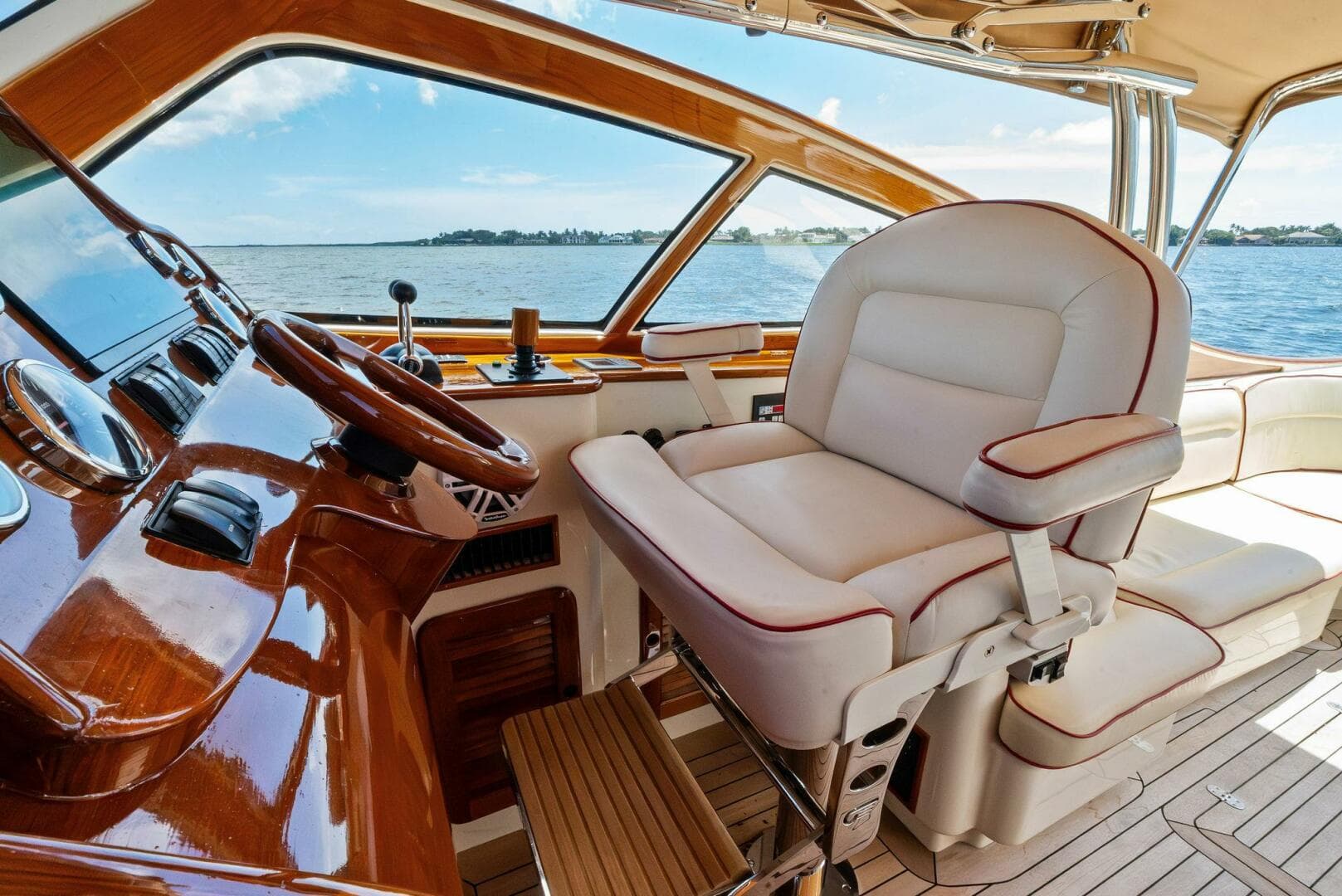 2008 Hinckley Talaria 38R Convertible — photo 15