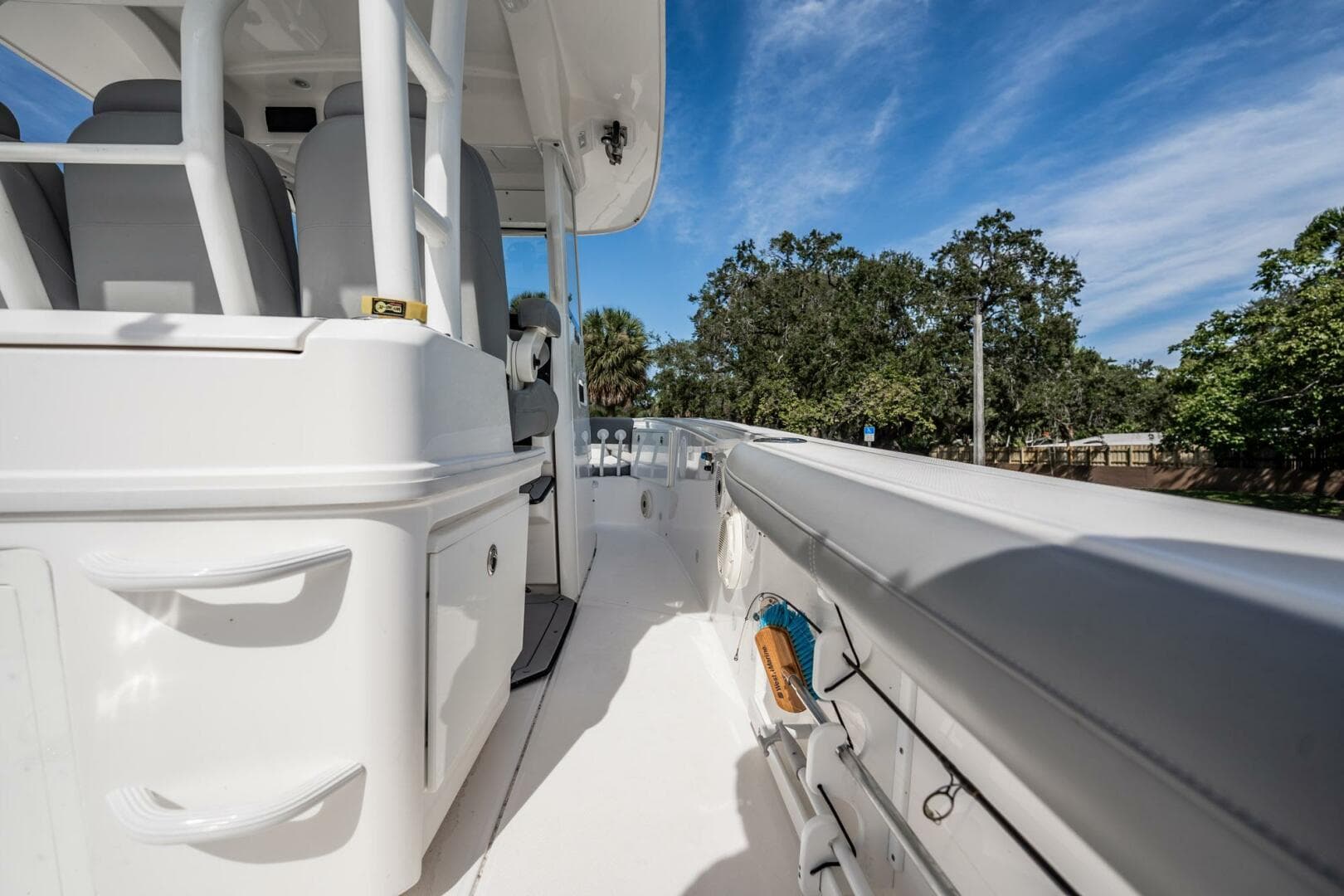 2021 Everglades 335 Center Console — photo 21