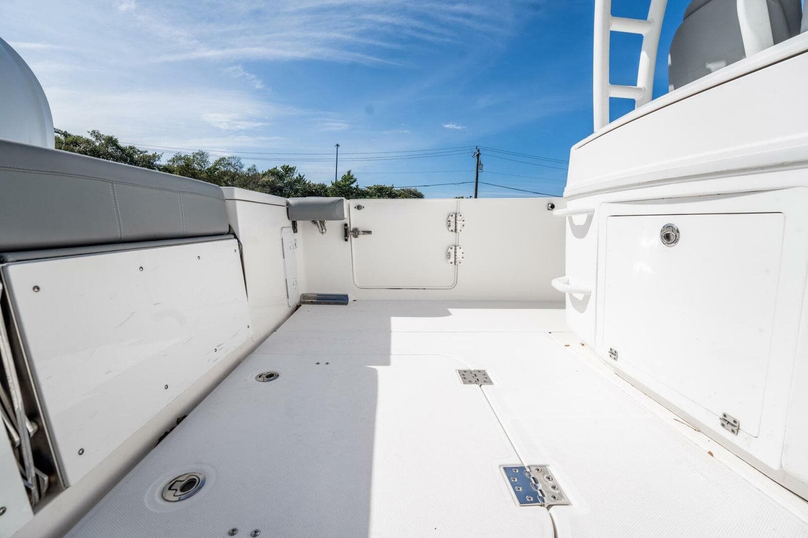 2021 Everglades 335 Center Console — photo 42