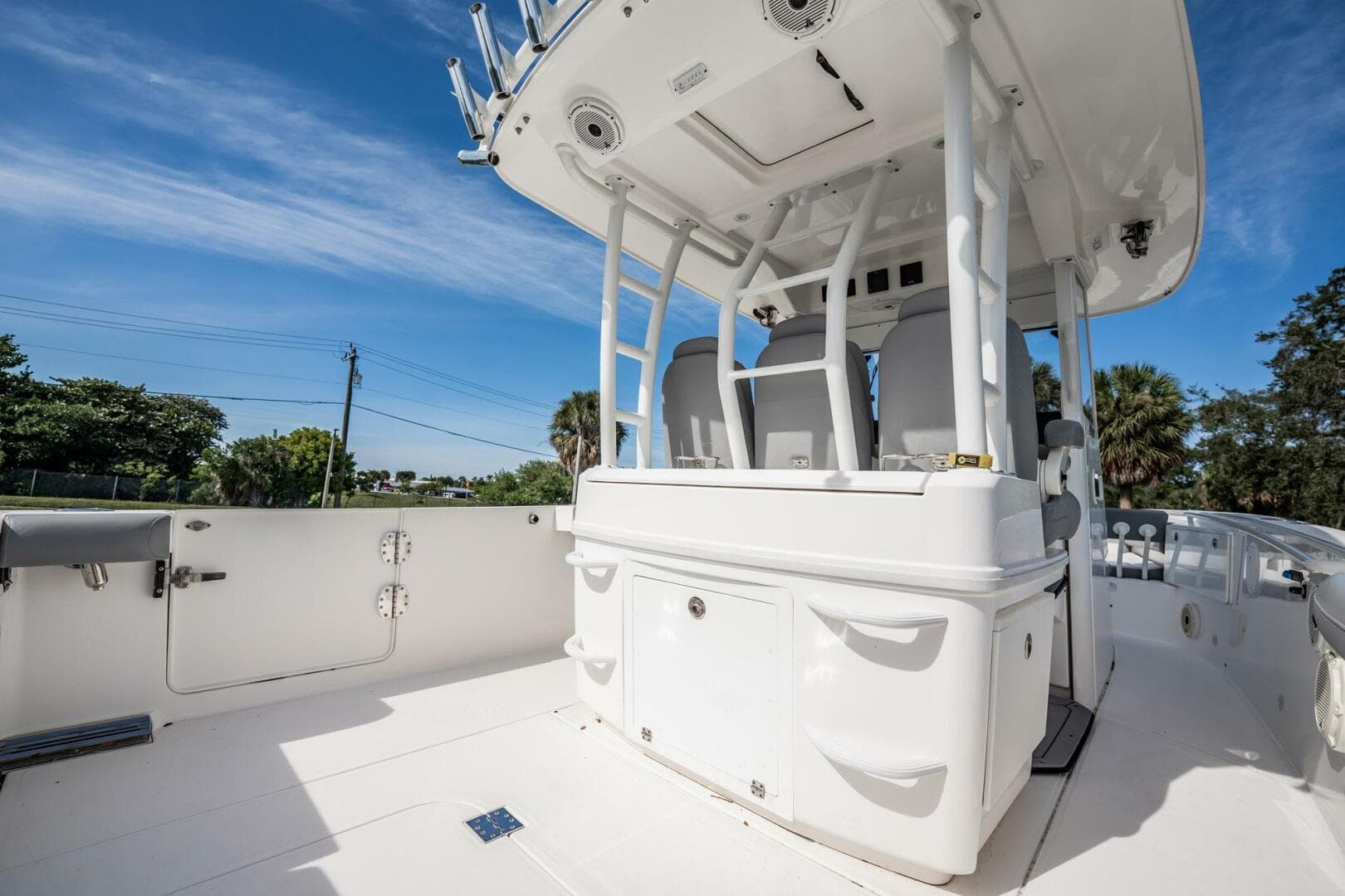 2021 Everglades 335 Center Console — photo 39