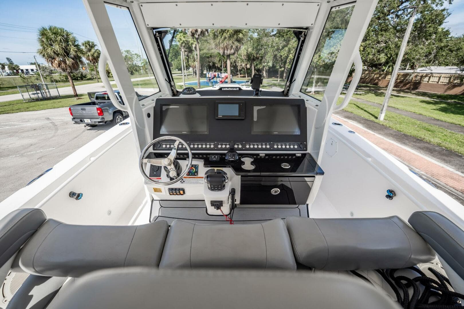 2021 Everglades 335 Center Console — photo 23